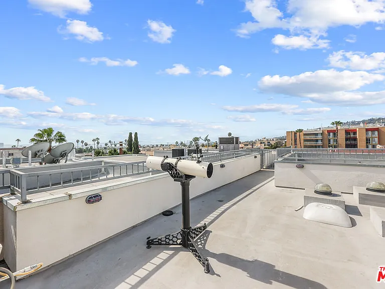 7133 Hawthorn Ave #Penthouse 6 — Photo 29