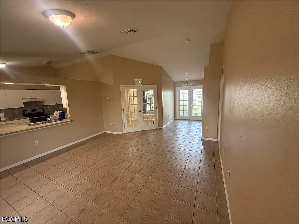 3 bed, 2.0 bath, 1698 sqft, $1,750 — Photo 3