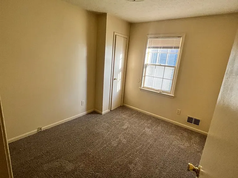 6201 Lynnchester Dr — Photo 8