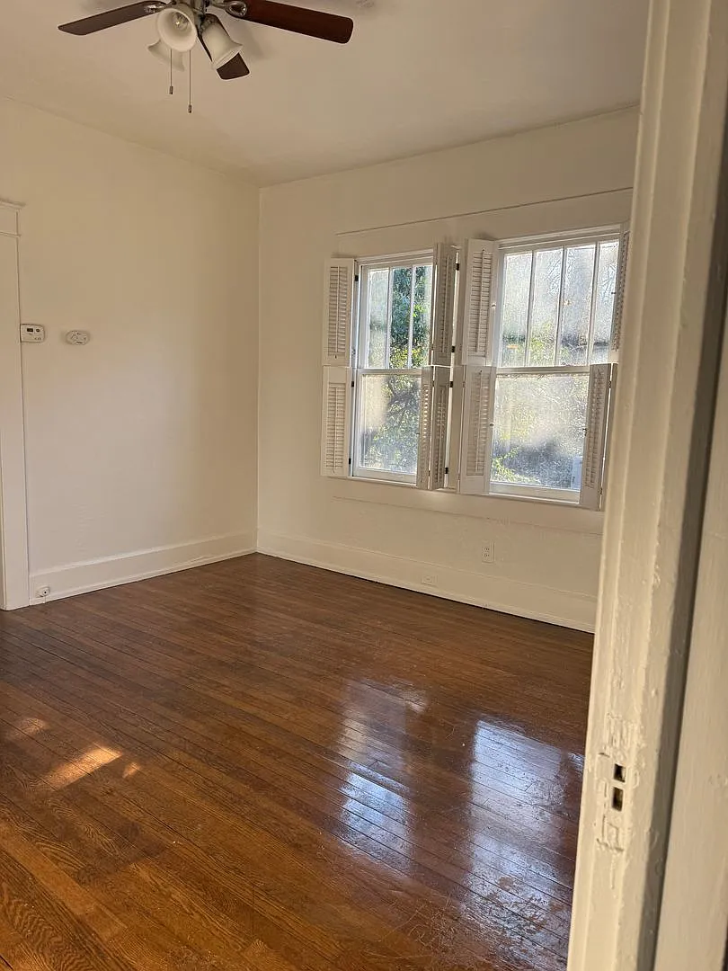 English Village 21st Duplex — Photo 3
