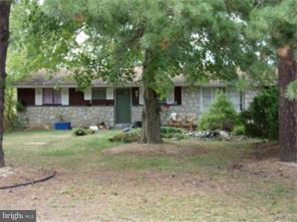 1st image of 13 Chippewa Trl