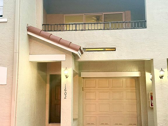 2nd image of 1602 Belmont Pl