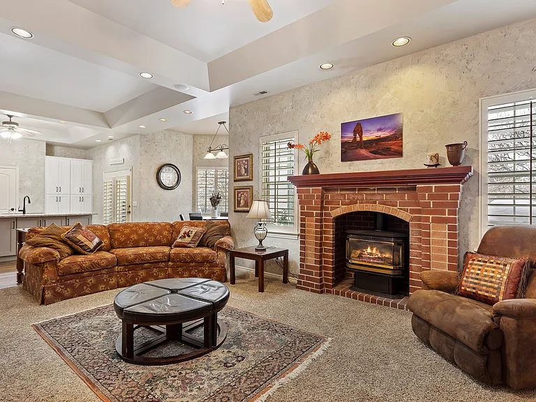 2179 Summerwood Dr — Photo 4