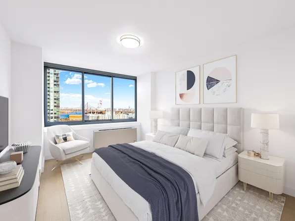 47-05 Center Boulevard image 5 of 22