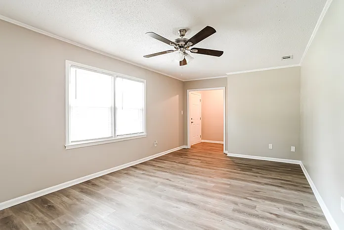 3 bed, 2.0 bath, 1385 sqft, $1,920 — Photo 3