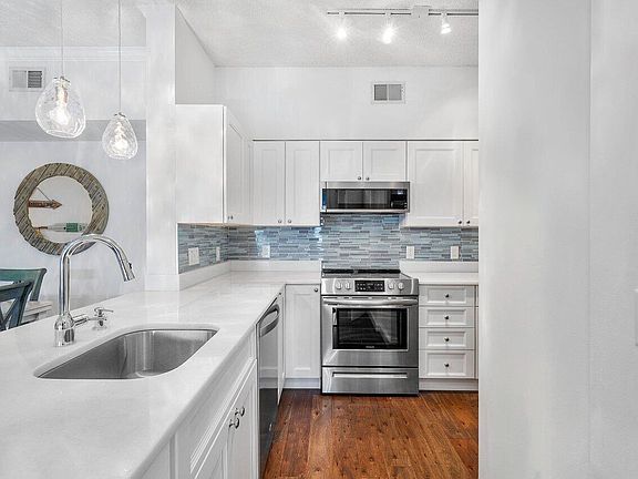 5th image of 2421 Tuscany Way