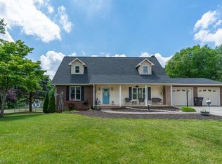 8388 Coachman Ln, Rural Hall, NC 27045