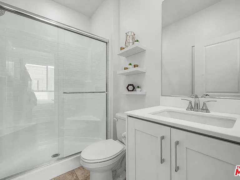 9431 Sepulveda Blvd #4 — Photo 11
