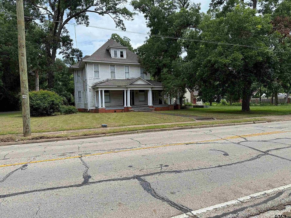1st image of 906 E Houston Ave