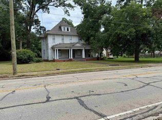 906 E Houston Ave, Crockett, TX 75835