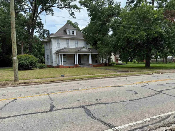 906 E Houston Ave, Crockett, TX 75835