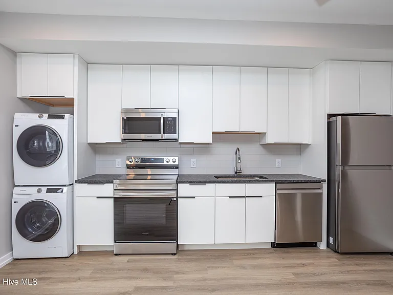 607 S 11th St #101 — Photo 3