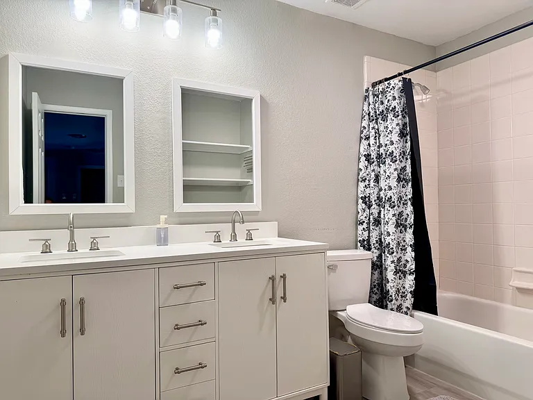7300 Livingston Dr — Photo 12