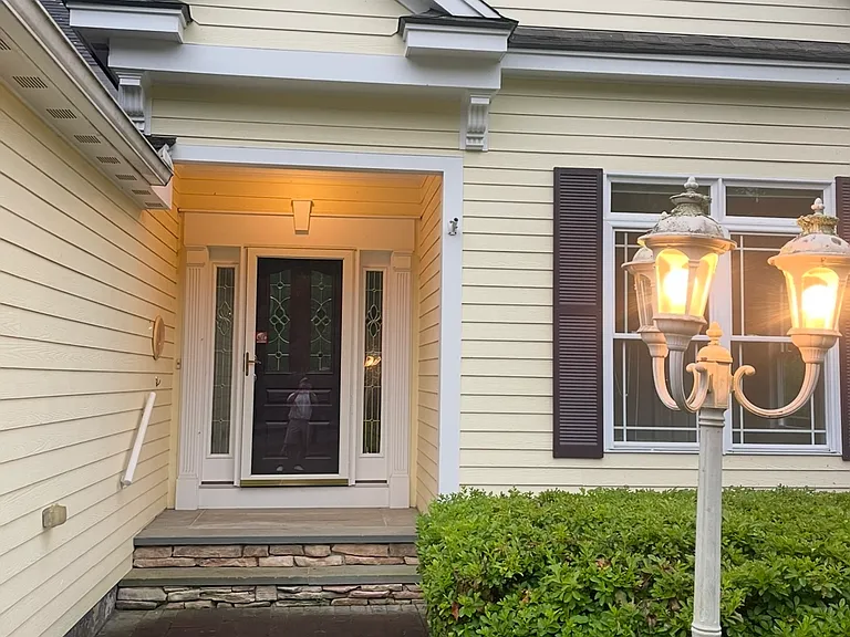 19 Shannon Way — Photo 2