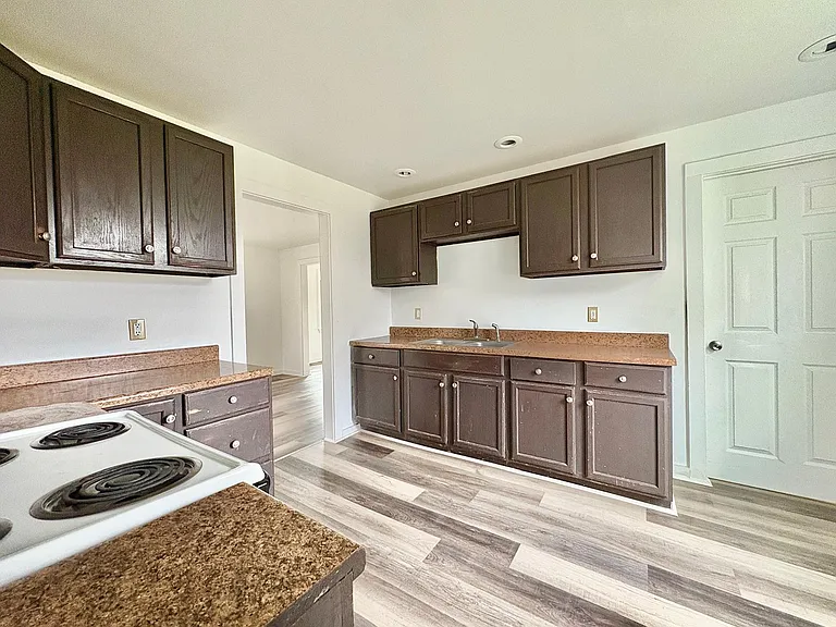 2117 Bertrand St — Photo 11