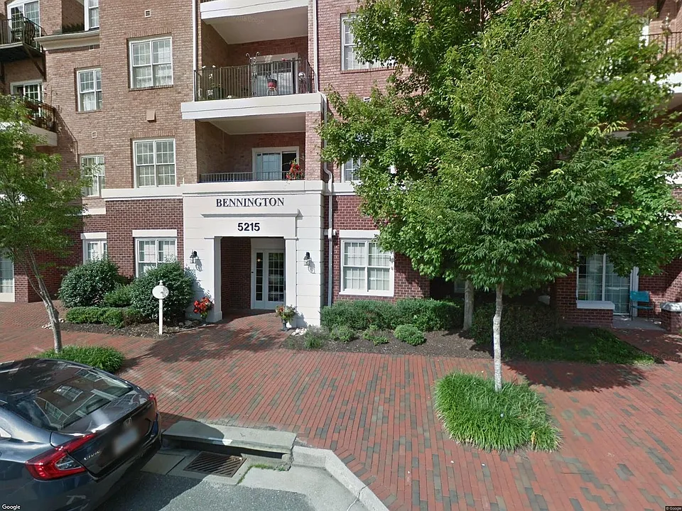5215 Center St #201