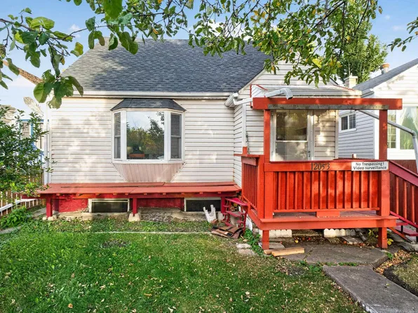 12053 97th St NW, Edmonton, AB T5G 1Y8