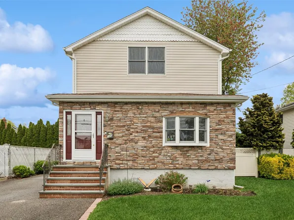 120 Floral Avenue, Bethpage, NY 11714