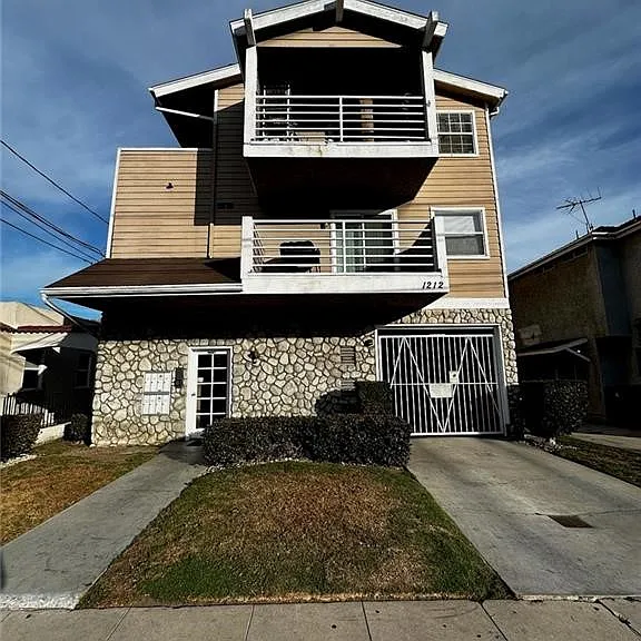 1212 Termino Ave #303 — Photo 1