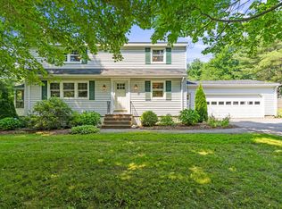 9 Hallmark Rd, Cumberland Foreside, ME 04110