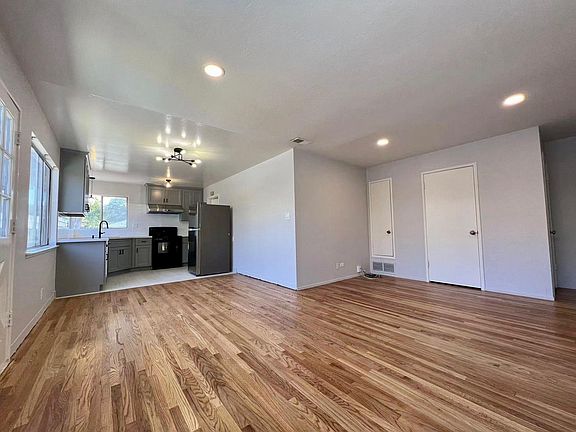 2nd image of 926 Quince Ave