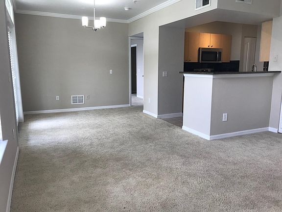 2nd image of 1675 Lakemont Ave APT 305