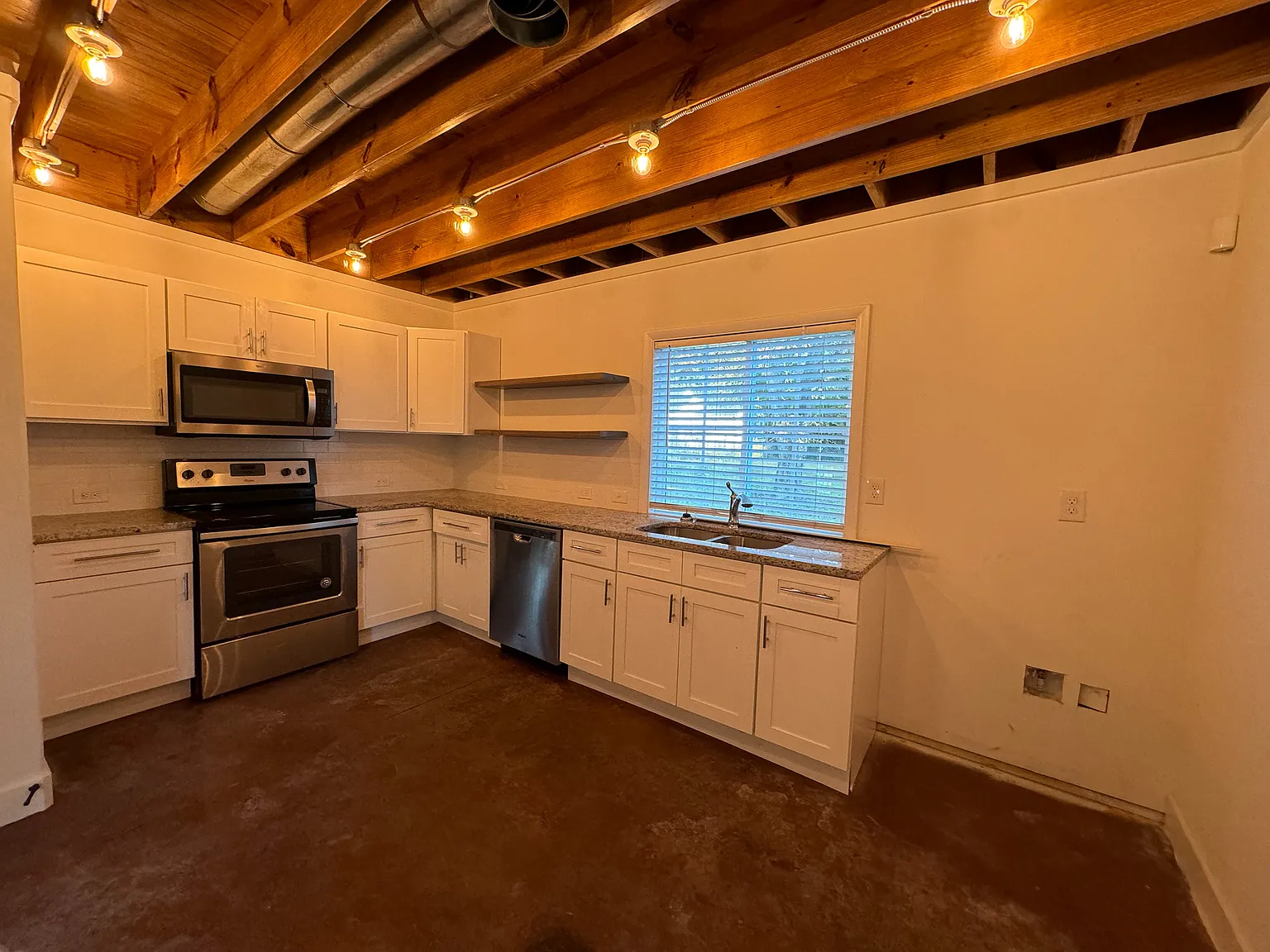 428 Winston Street - 1 — Photo 3