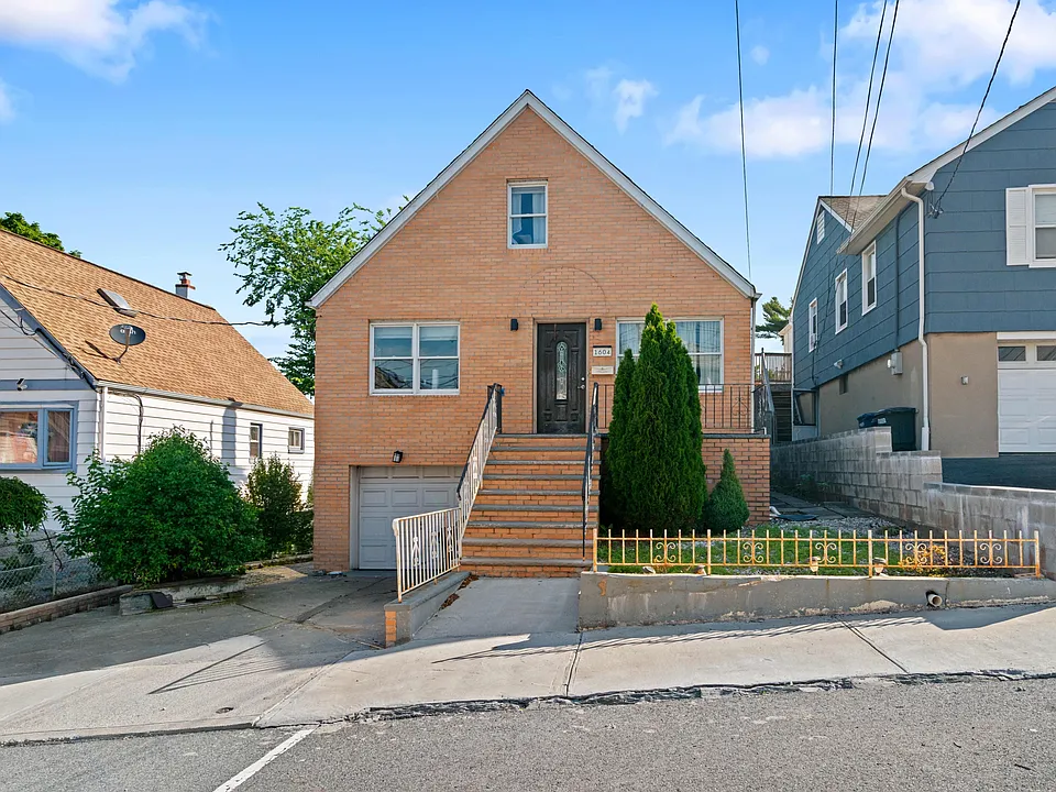1604 82nd St