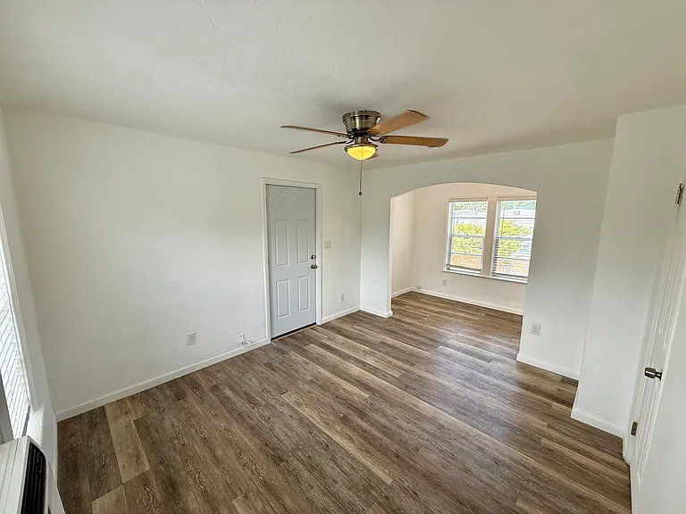 340 NE 125th St #3 — Photo 8