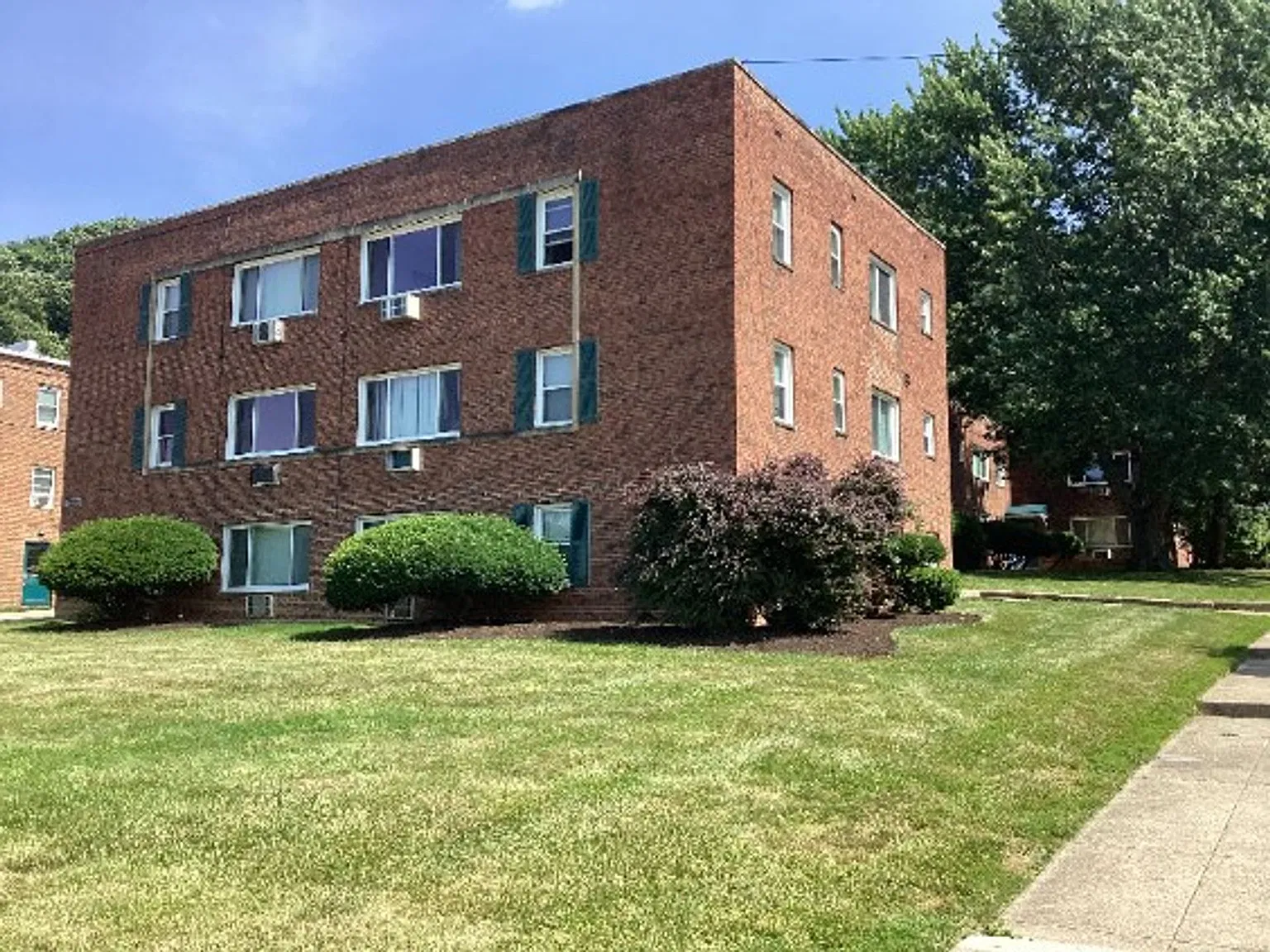 Greenbriar Apartments — Photo 3