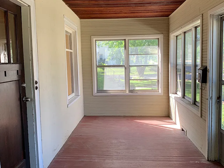 3107 Hayes St NE — Photo 2