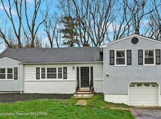 208 Overbrook Dr, Freehold, NJ 07728