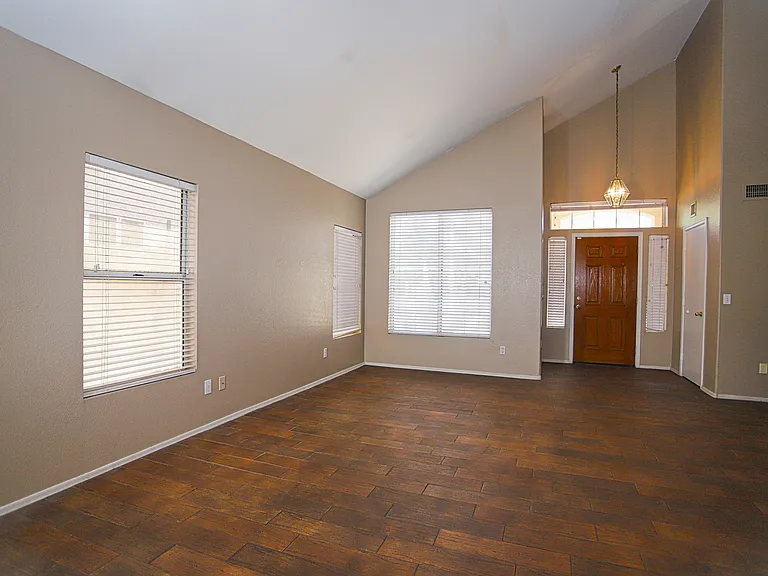842 N Naples Dr — Photo 10