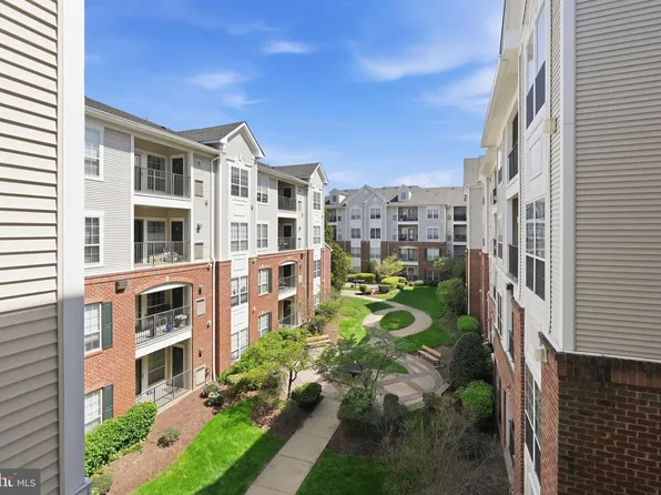 4850 Eisenhower Ave Unit 316, Alexandria, VA 22304