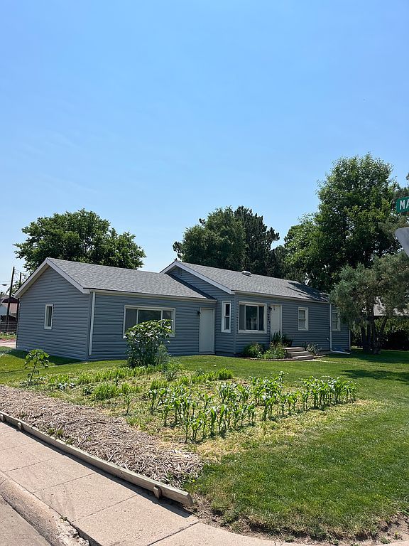 490 Oak St - Property Image
