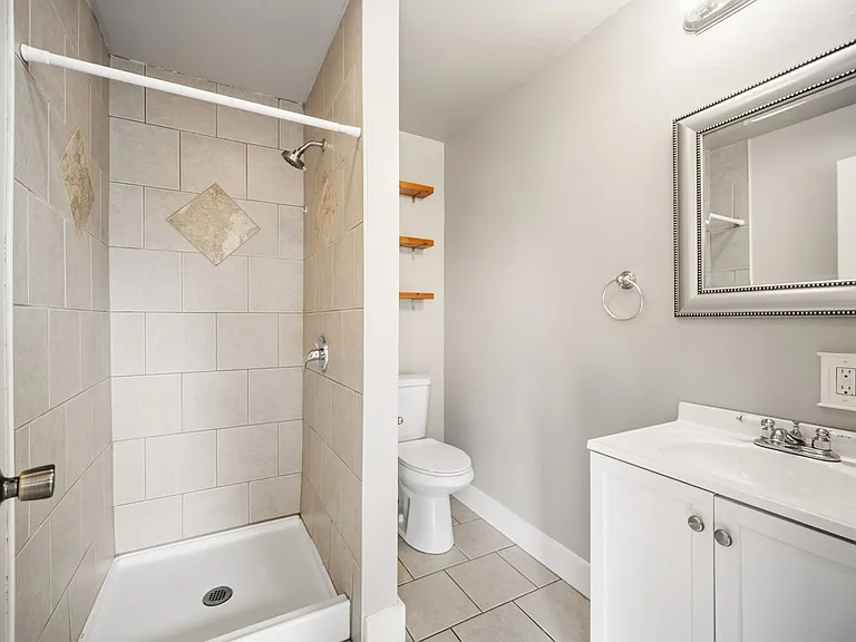 5703 N Regal St — Photo 11