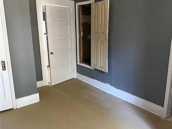 4th image of 1019 Colonial Ct