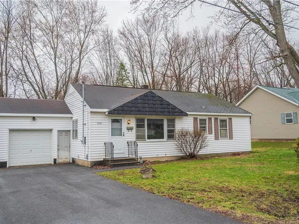 5685 Mapleton Dr, Utica, NY 13502