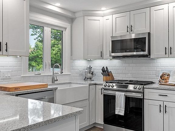 3rd image of 455 Wood Ln