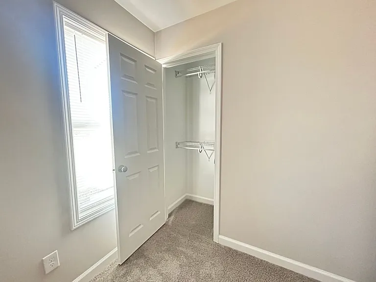 529 31st Ave E — Photo 13