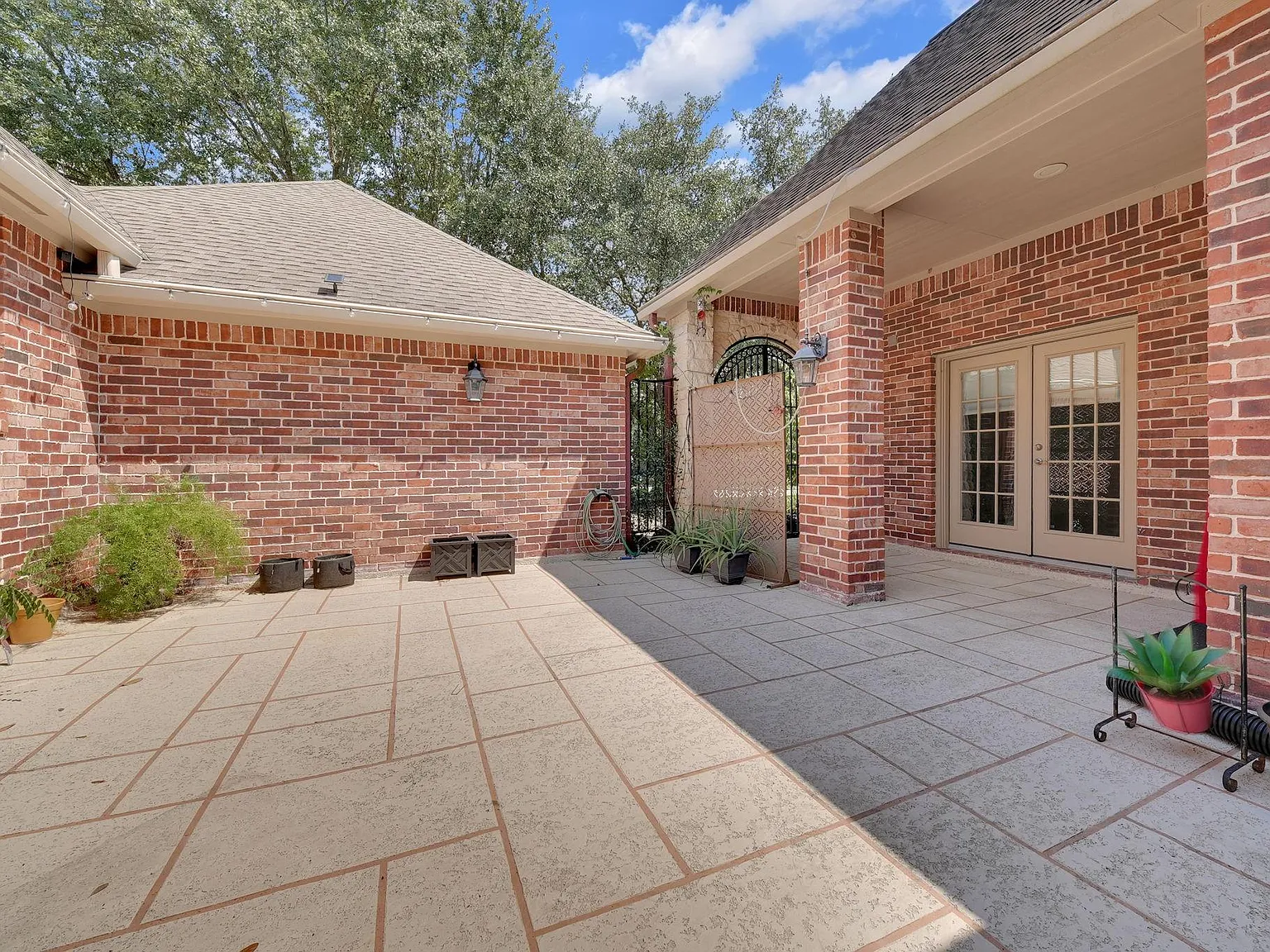 3 bed, 3.0 bath, 3157 sqft, $3,200 — Photo 4