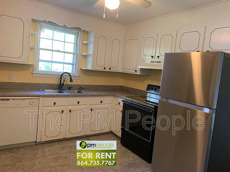 204 Pennwood Ln — Photo 2