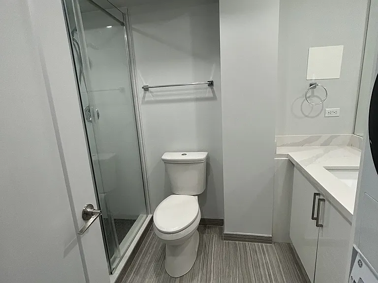 15 Walmer Rd #406 — Photo 4