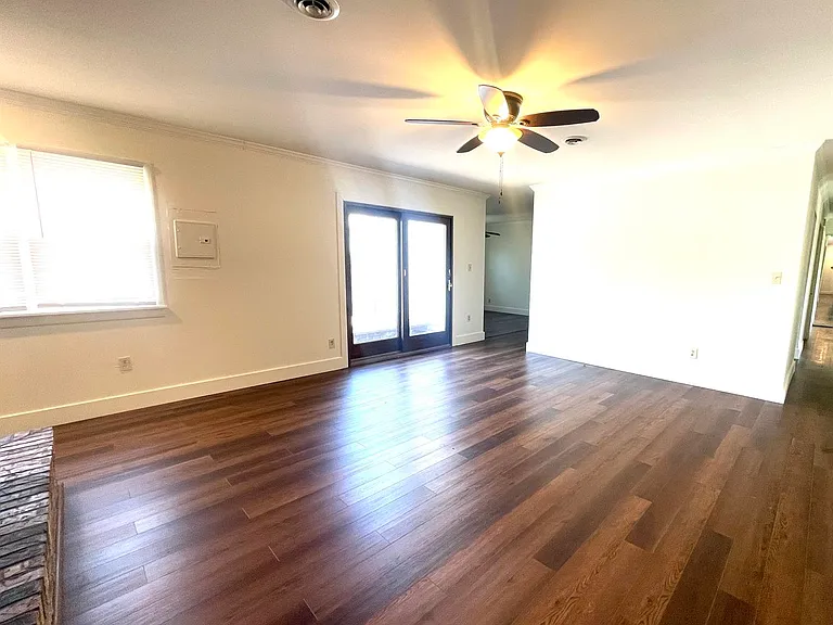 3300 W Hawthorne Ct — Photo 17
