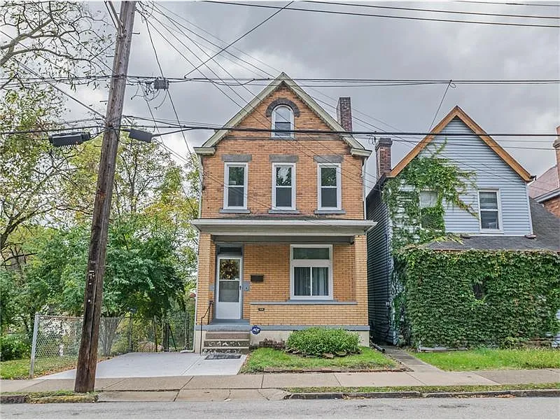 2250 Hawthorne Ave photo 1
