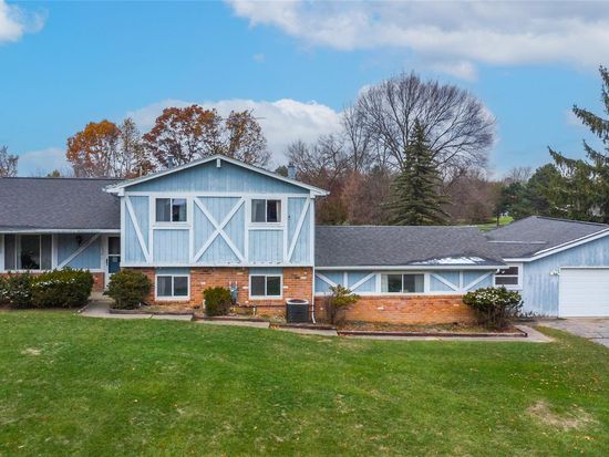 1030 Tracilee Dr, Howell, MI 48843