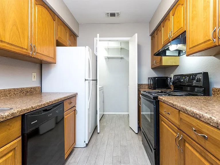 9 Foster Ct — Photo 5