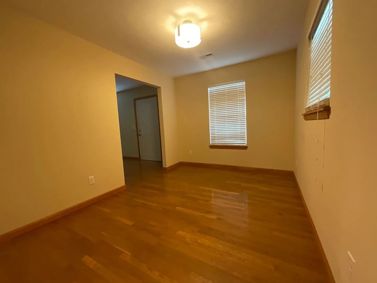 Clean and tidy 3 bedroom/1 bath near Cherokee Park — Photo 4