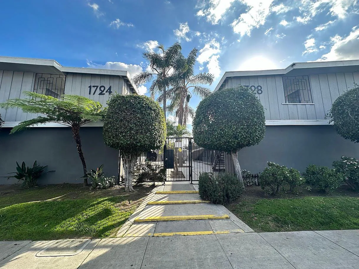 The Palms Apartments — Photo 1