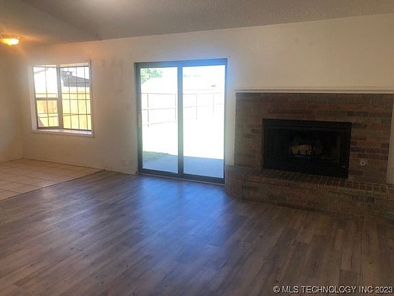 2nd image of 1938 Green Meadows Dr
